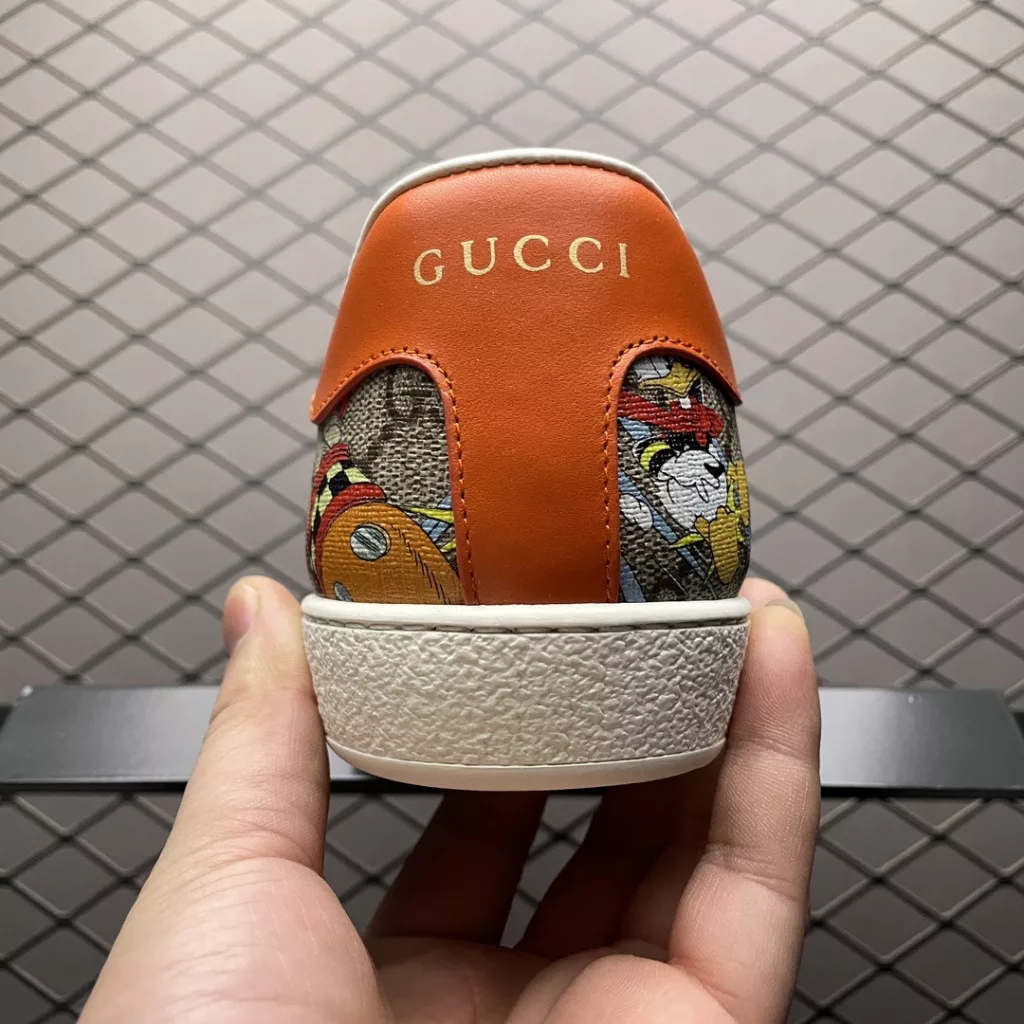 Gucci Ace low-top casual board shoes, the highest version of the original shoes on the market, develop a full set of special cabinet packaging materials and accessories imported ultra-soft calfskin from the same factory, genuine silk dust-proof shoe cover bag, the original Sydney shape ultra-soft sandpile paper ball, correct seamless fine rubber technology, correct goodyear glue-free process, last pasting error 0.05mm, maximum bending, never opening collagen shoes, consistent effect, environmental protection and tasteless size: 35 36 37 38 39 40 41 42 43 44