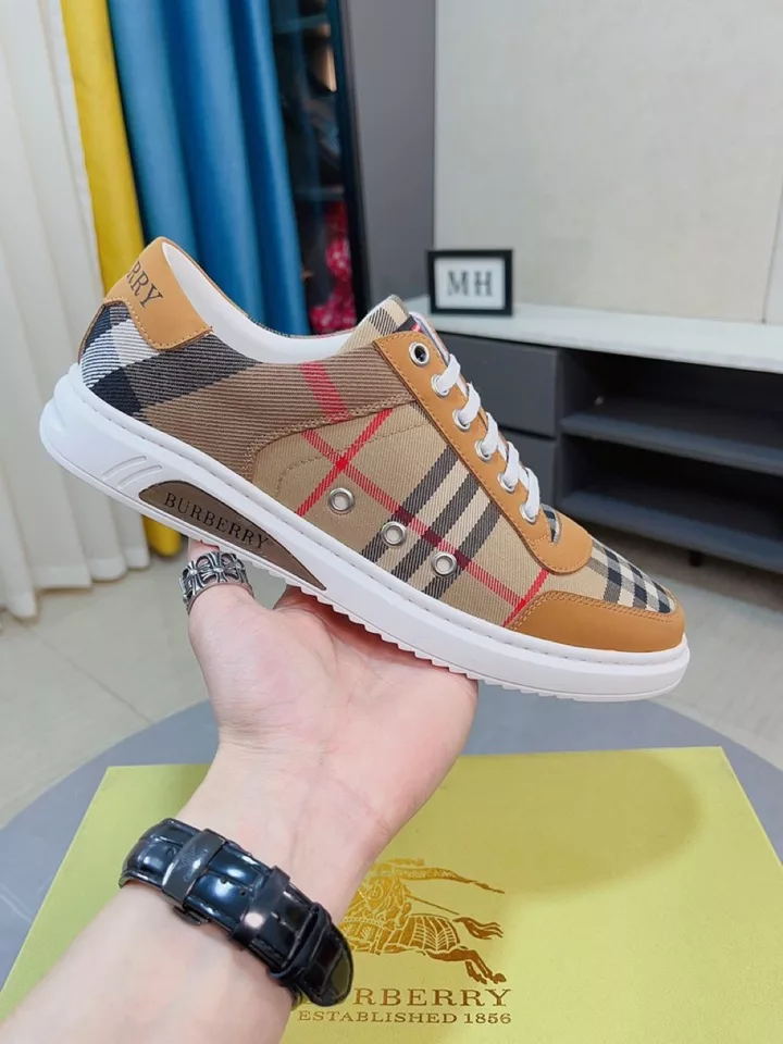 (Luxury brand, the latest fashion men's shoes 🔜 upper selected imported top quality material ➕ outsole original Burberry pattern trim material production and cowhide splicing, highlighting the brand image) leather sheep lining, on the foot lightweight and comfortable, personality fashion rubber wear-resistant outsole, size: 38/44