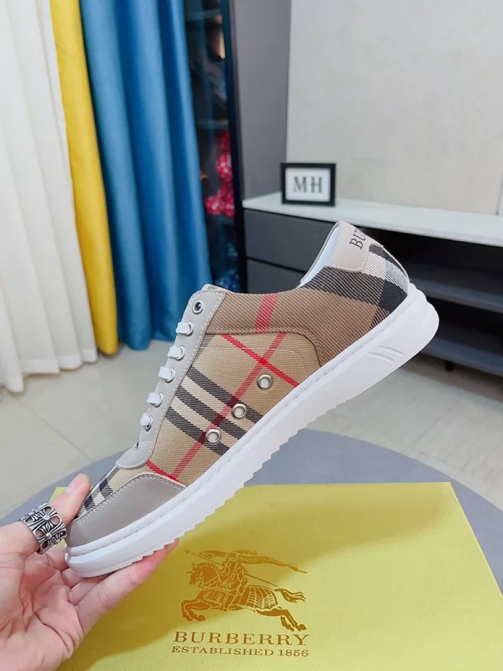 (Luxury brand, the latest fashion men's shoes 🔜 upper selected imported top quality material ➕ outsole original Burberry pattern trim material production and cowhide splicing, highlighting the brand image) leather sheep lining, on the foot lightweight and comfortable, personality fashion rubber wear-resistant outsole, size: 38/44