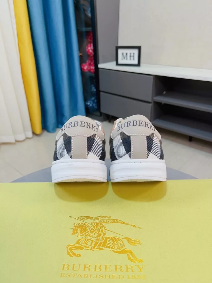 (Luxury brand, the latest fashion men's shoes 🔜 upper selected imported top quality material ➕ outsole original Burberry pattern trim material production and cowhide splicing, highlighting the brand image) leather sheep lining, on the foot lightweight and comfortable, personality fashion rubber wear-resistant outsole, size: 38/44