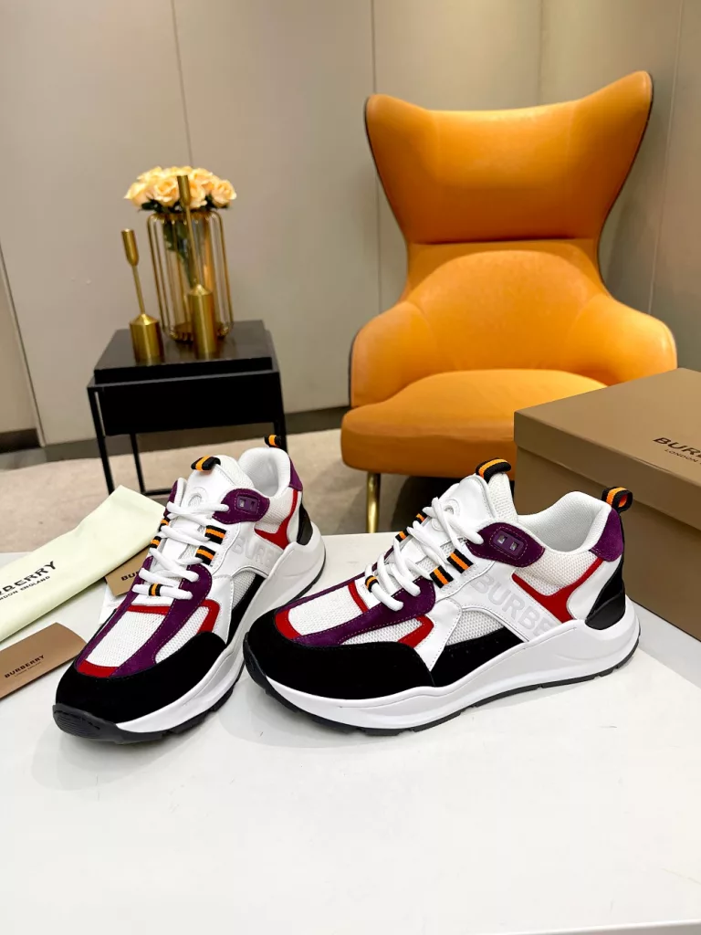 Berry 2023's latest explosive low-top sneakers ship 🌈, constructed in a selection of calf silk leather, suede and mesh. 🌈Brightly decorated with the brand's logo at the heel, 🌈Embroidered exclusive logo decoration at the heel. 🌈Designed with a raised curved sole for a vibrant toe. Sizes: 39-45