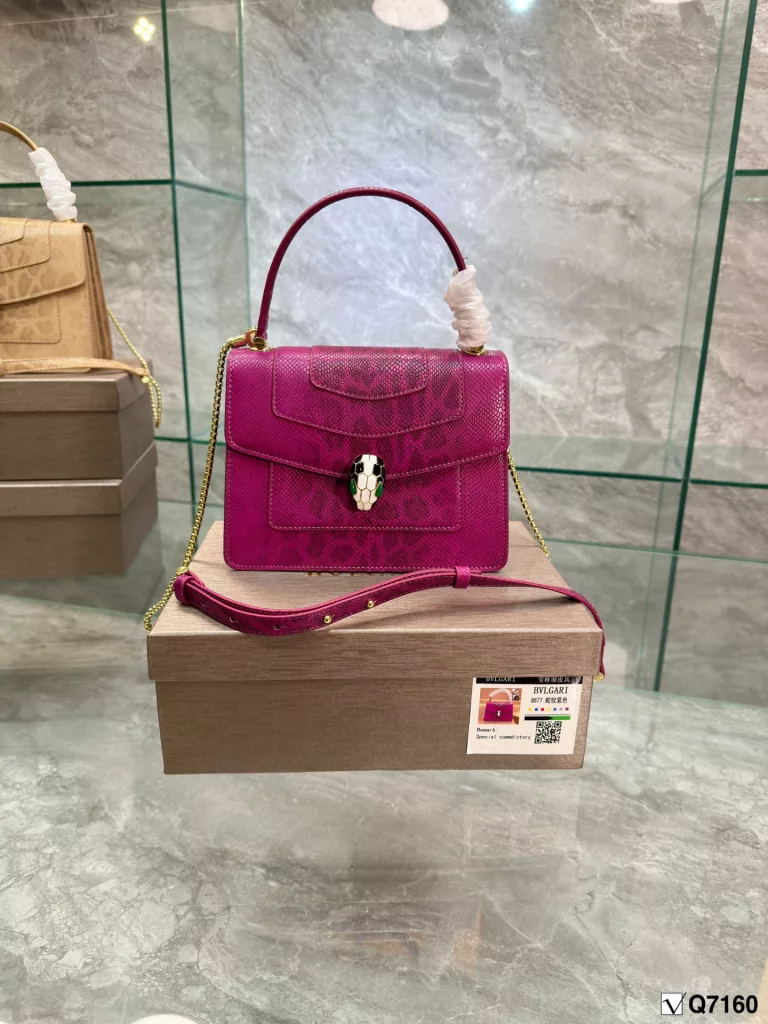 Bvlgari New Recommendation ❤️<br>Bvlgari adds an original touch to the world of Bvlgari with a colorful and sophisticated bag and a beautiful shawl gift set. The 