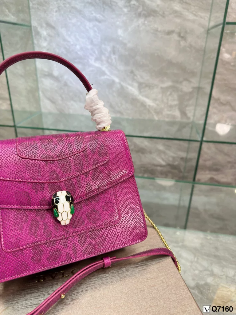 Bvlgari New Recommendation ❤️<br>Bvlgari adds an original touch to the world of Bvlgari with a colorful and sophisticated bag and a beautiful shawl gift set. The 