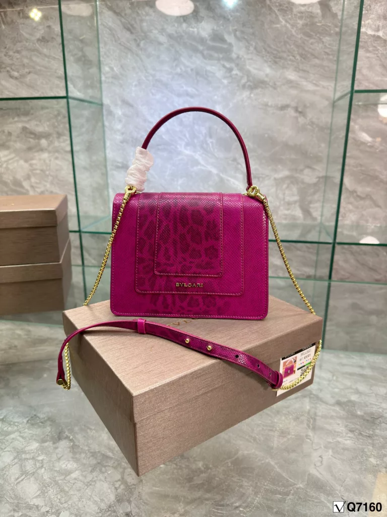 Bvlgari New Recommendation ❤️<br>Bvlgari adds an original touch to the world of Bvlgari with a colorful and sophisticated bag and a beautiful shawl gift set. The 