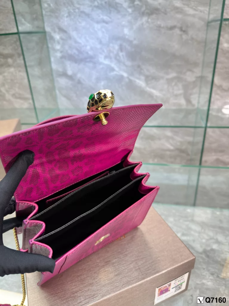 Bvlgari New Recommendation ❤️<br>Bvlgari adds an original touch to the world of Bvlgari with a colorful and sophisticated bag and a beautiful shawl gift set. The 