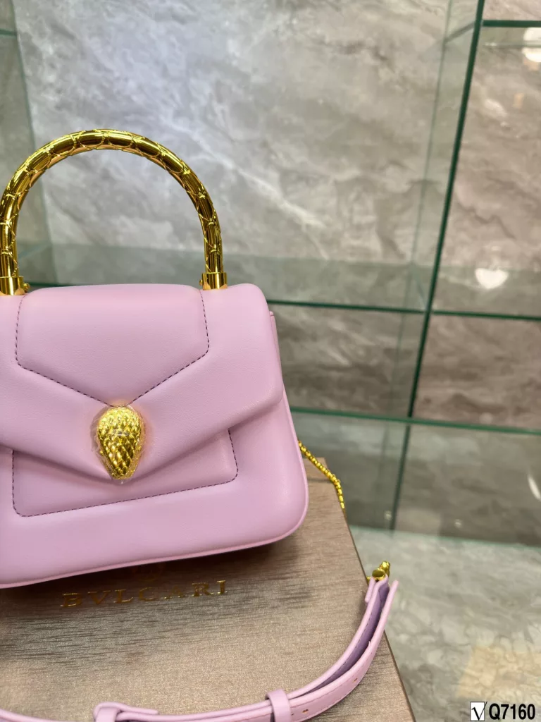 BVLGARI X Katrantzou Special Bag<br>Bvlgari adds an original touch to the world of Bvlgari with a colorful and sophisticated bag and a beautiful shawl gift set, the 