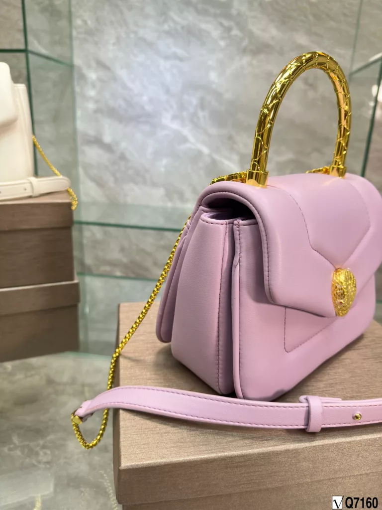 BVLGARI X Katrantzou Special Bag<br>Bvlgari adds an original touch to the world of Bvlgari with a colorful and sophisticated bag and a beautiful shawl gift set, the 