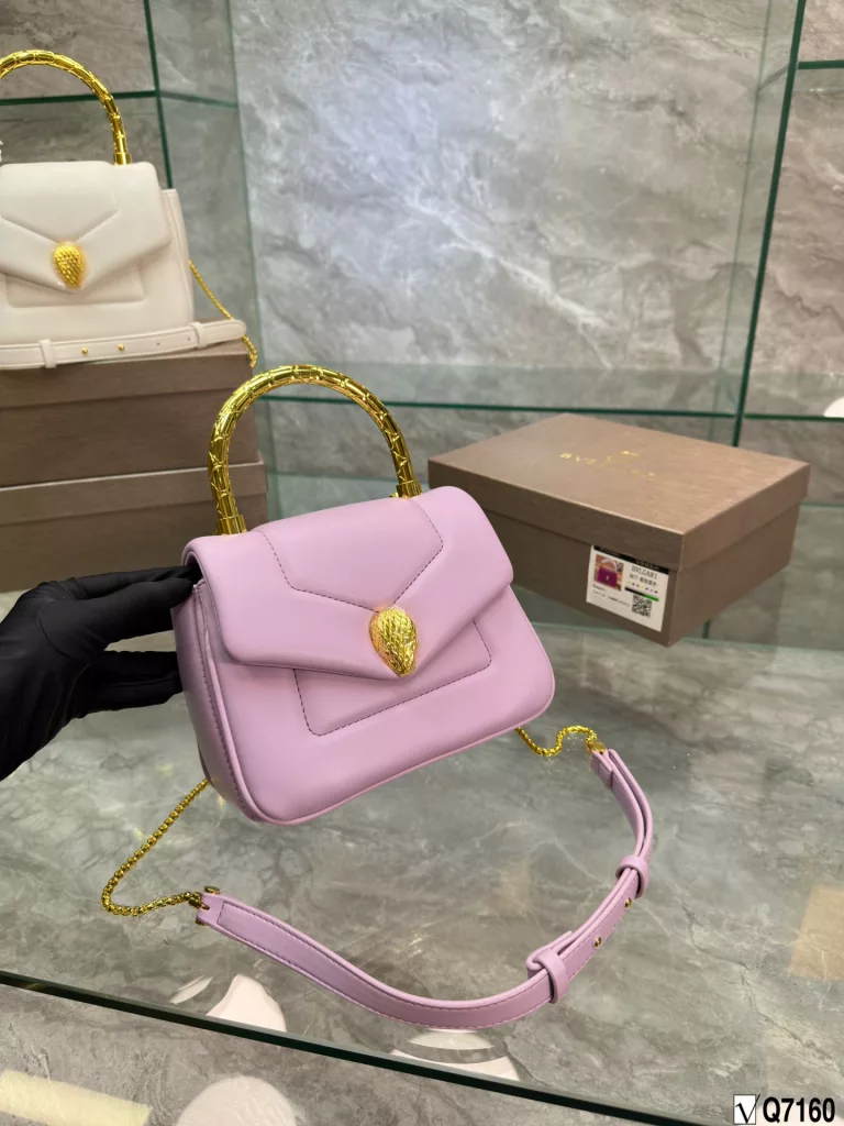 BVLGARI X Katrantzou Special Bag<br>Bvlgari adds an original touch to the world of Bvlgari with a colorful and sophisticated bag and a beautiful shawl gift set, the 