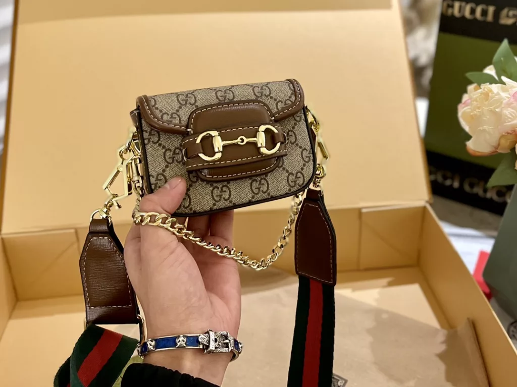 Gucci 1955 Mini small waste bag super explosive<br>Wow, 1955 has a new member super mini size, two shoulder straps can be switched at will Size 13 * 9.5cm