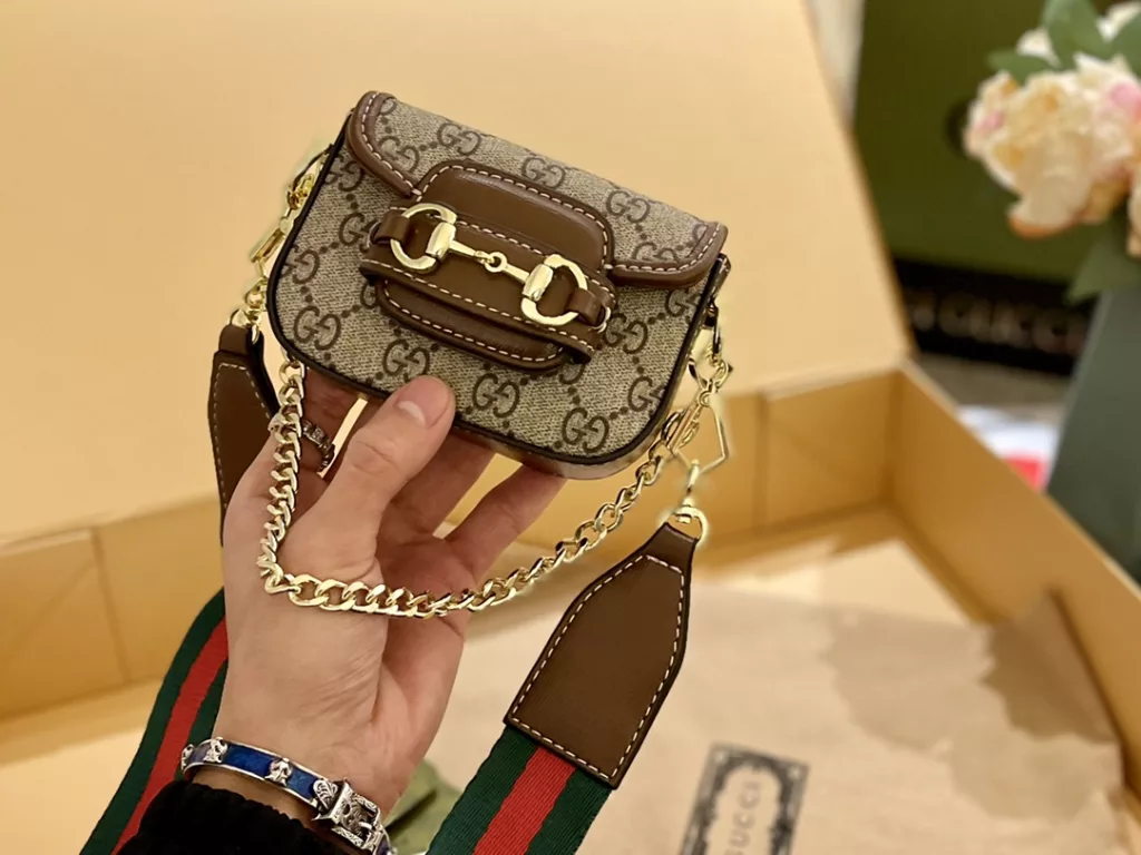 Gucci 1955 Mini small waste bag super explosive<br>Wow, 1955 has a new member super mini size, two shoulder straps can be switched at will Size 13 * 9.5cm