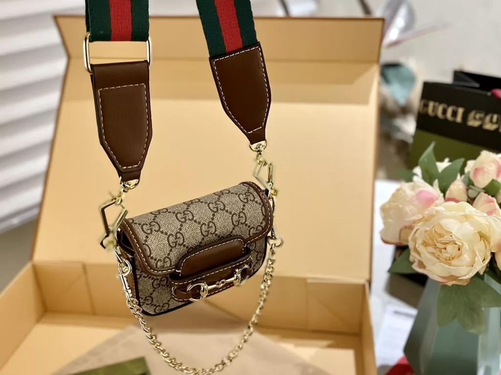 Gucci 1955 Mini small waste bag super explosive<br>Wow, 1955 has a new member super mini size, two shoulder straps can be switched at will Size 13 * 9.5cm