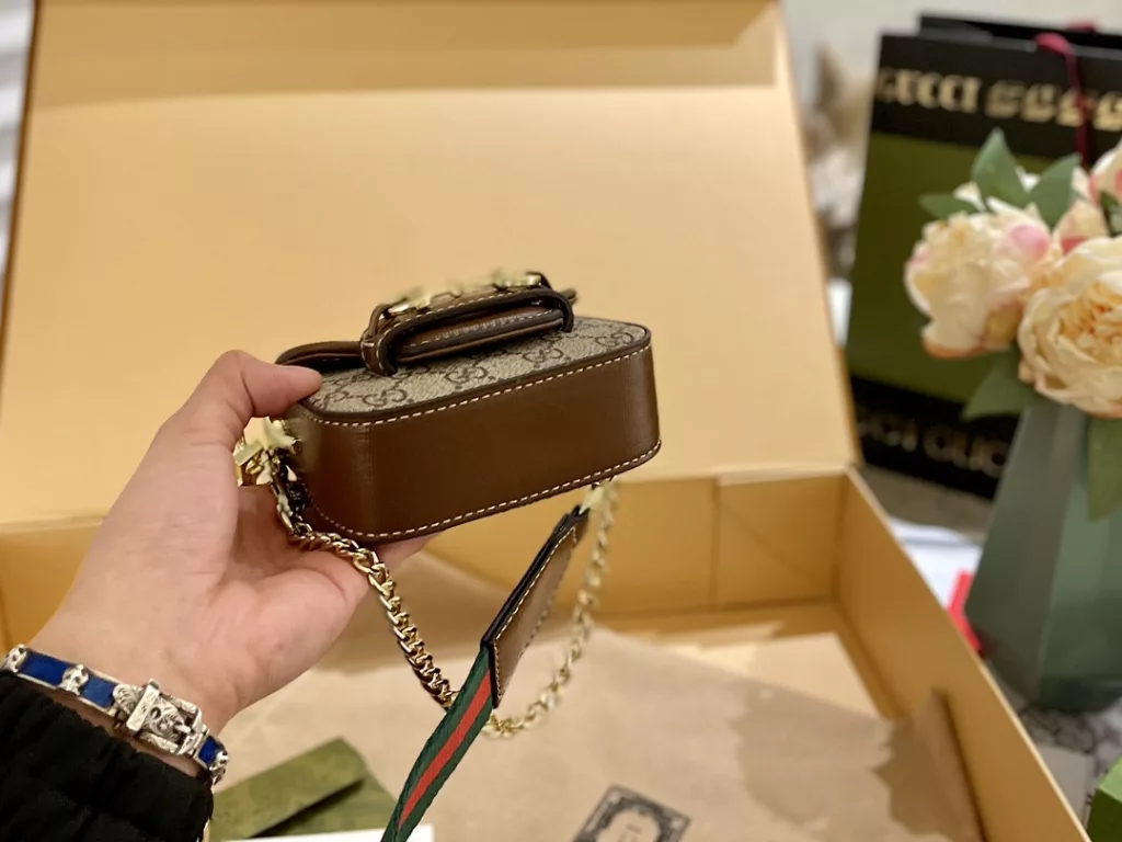 Gucci 1955 Mini small waste bag super explosive<br>Wow, 1955 has a new member super mini size, two shoulder straps can be switched at will Size 13 * 9.5cm