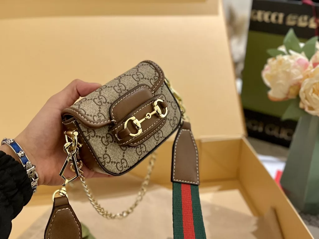 Gucci 1955 Mini small waste bag super explosive<br>Wow, 1955 has a new member super mini size, two shoulder straps can be switched at will Size 13 * 9.5cm