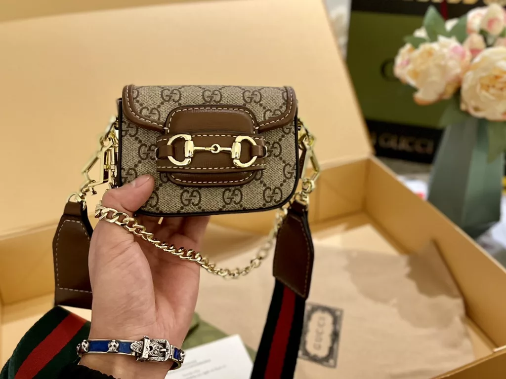 Gucci 1955 Mini small waste bag super explosive<br>Wow, 1955 has a new member super mini size, two shoulder straps can be switched at will Size 13 * 9.5cm