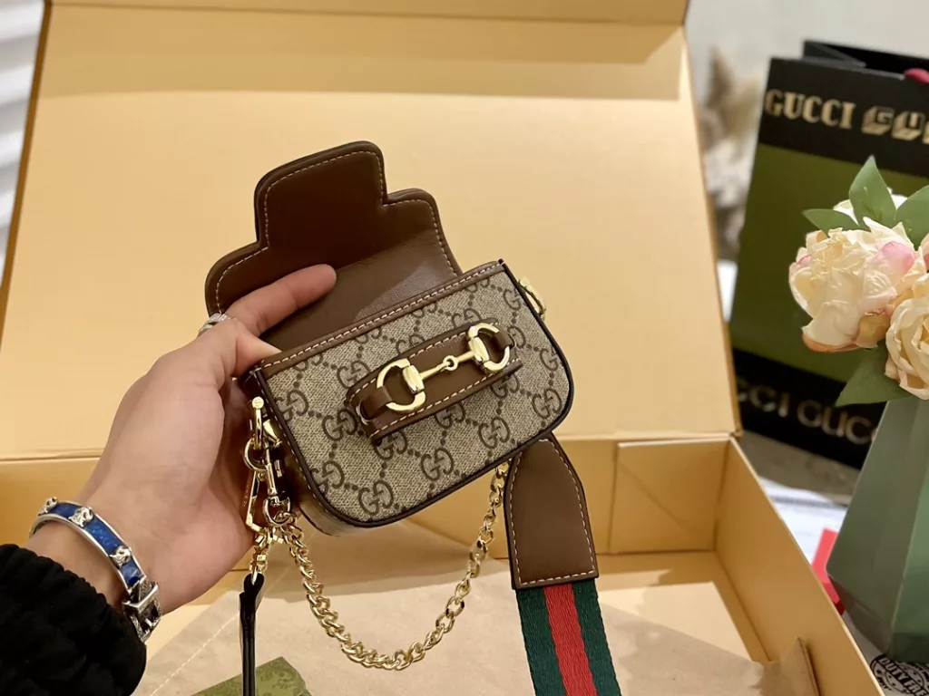 Gucci 1955 Mini small waste bag super explosive<br>Wow, 1955 has a new member super mini size, two shoulder straps can be switched at will Size 13 * 9.5cm