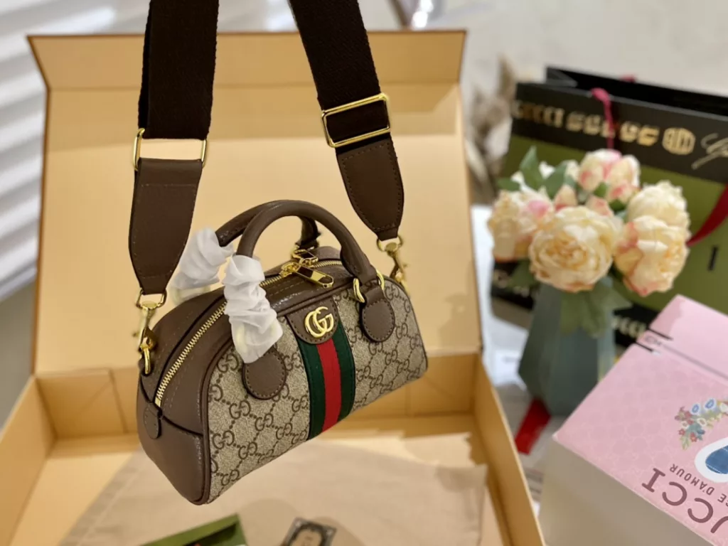 Gucci Boston New Products Pillow Bag 👜 latest series This paragraph retro flavor is particularly strong, the original lining! The effect on the body is also superb, mainly with exquisite and special hardware to enhance the overall texture. size:22/32cm