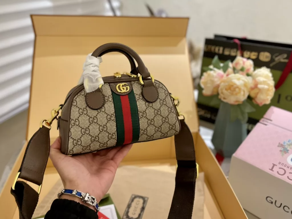 Gucci Boston New Products Pillow Bag 👜 latest series This paragraph retro flavor is particularly strong, the original lining! The effect on the body is also superb, mainly with exquisite and special hardware to enhance the overall texture. size:22/32cm