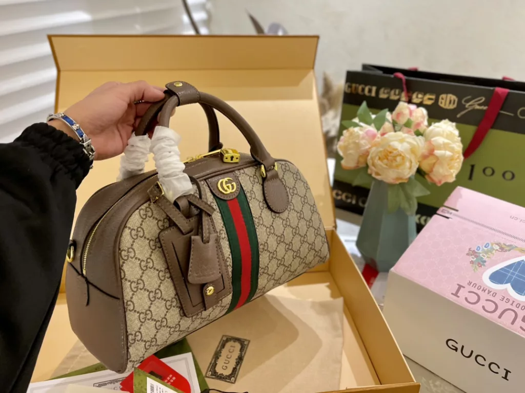 Gucci Boston New Products Pillow Bag 👜 latest series This paragraph retro flavor is particularly strong, the original lining! The effect on the body is also superb, mainly with exquisite and special hardware to enhance the overall texture. size:22/32cm