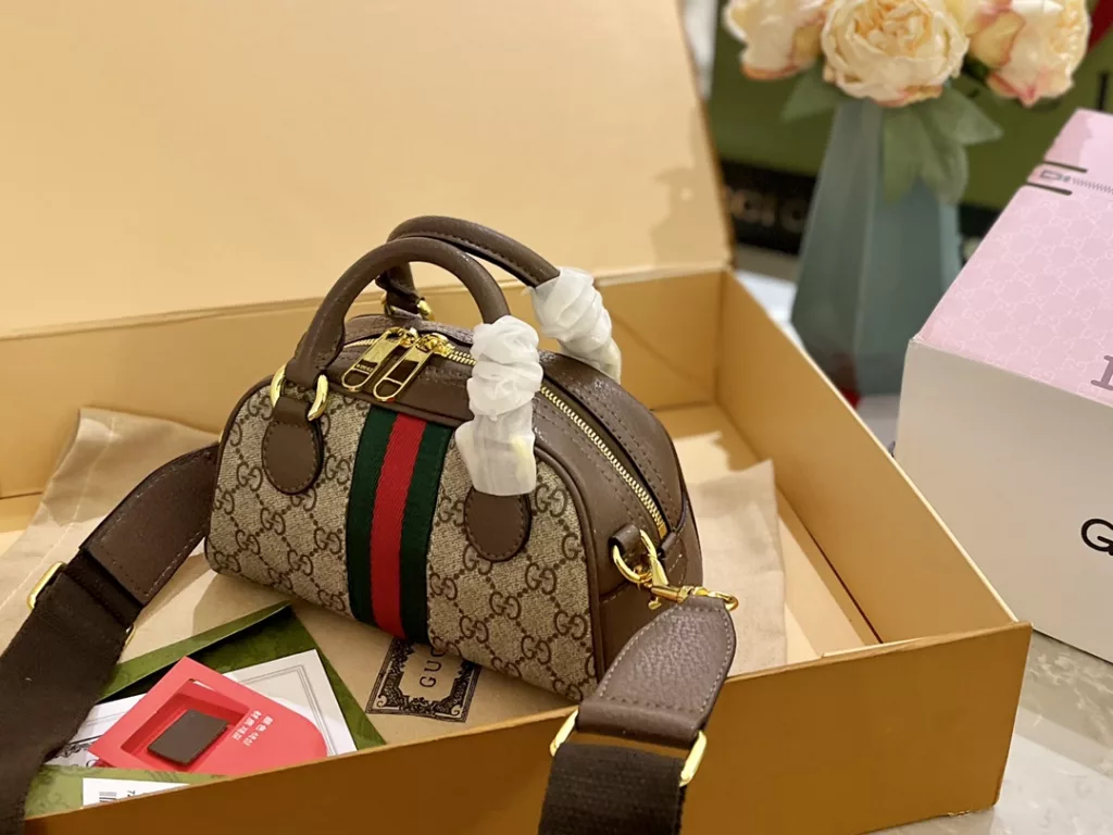 Gucci Boston New Products Pillow Bag 👜 latest series This paragraph retro flavor is particularly strong, the original lining! The effect on the body is also superb, mainly with exquisite and special hardware to enhance the overall texture. size:22/32cm