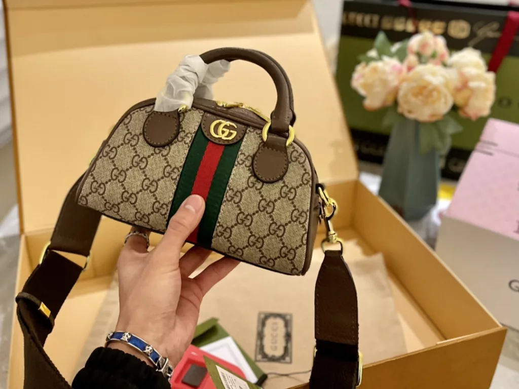 Gucci Boston New Products Pillow Bag 👜 latest series This paragraph retro flavor is particularly strong, the original lining! The effect on the body is also superb, mainly with exquisite and special hardware to enhance the overall texture. size:22/32cm