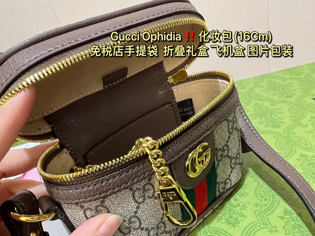 Gucci Ophidia new makeup bag love at first sight<br>-The capacity is much better than super mini, it can hold cell phone, powder, lipstick and keys.<br>lipstick, keys are not a problem<br>The shoulder strap is adjustable and not too long like a chain bar.