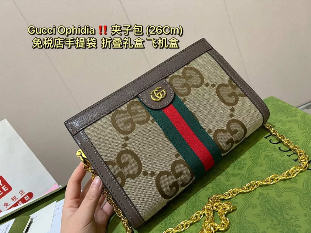 Gucci Ophidia clip bag latest series, chain bag, with the original ebony cowhide ~ this paragraph retro flavor is particularly strong, the version of the chain ⛓, the original lining! The effect on the body is also superb, mainly with exquisite and special hardware to enhance the overall sense of quality. size:26 18cm