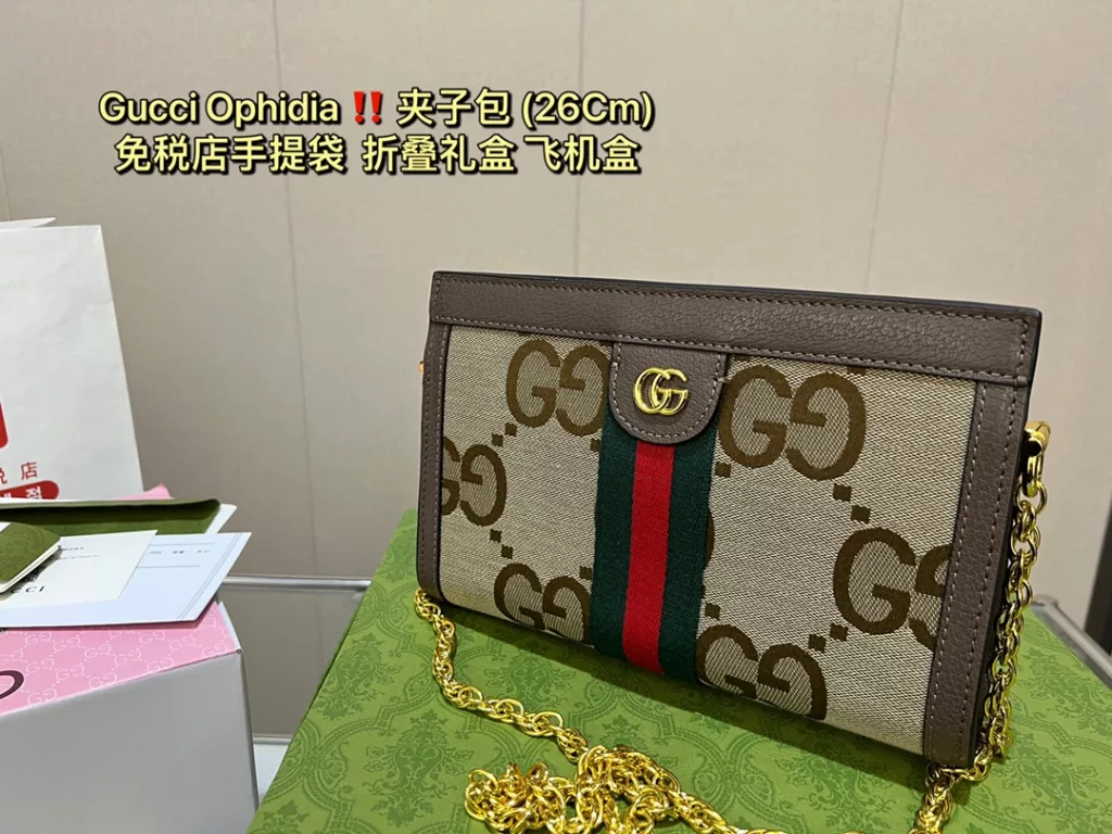 Gucci Ophidia clip bag latest series, chain bag, with the original ebony cowhide ~ this paragraph retro flavor is particularly strong, the version of the chain ⛓, the original lining! The effect on the body is also superb, mainly with exquisite and special hardware to enhance the overall sense of quality. size:26 18cm