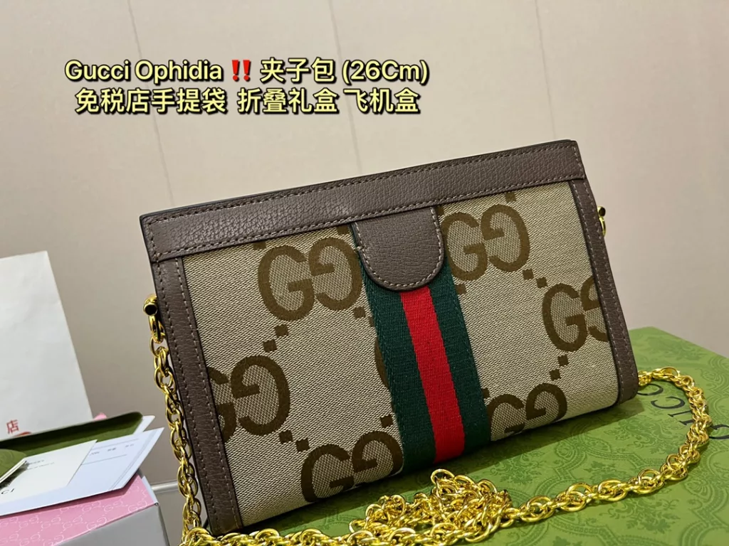 Gucci Ophidia clip bag latest series, chain bag, with the original ebony cowhide ~ this paragraph retro flavor is particularly strong, the version of the chain ⛓, the original lining! The effect on the body is also superb, mainly with exquisite and special hardware to enhance the overall sense of quality. size:26 18cm