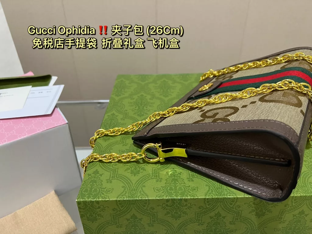 Gucci Ophidia clip bag latest series, chain bag, with the original ebony cowhide ~ this paragraph retro flavor is particularly strong, the version of the chain ⛓, the original lining! The effect on the body is also superb, mainly with exquisite and special hardware to enhance the overall sense of quality. size:26 18cm