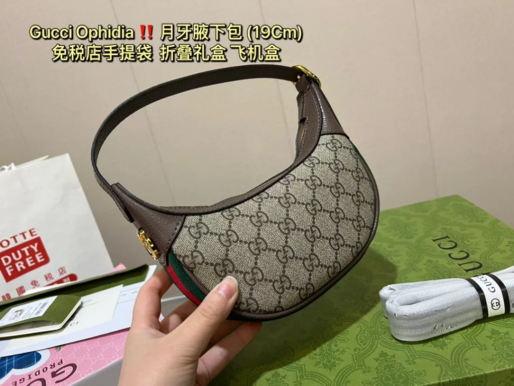 Gucci Ophidia moon underarm bag<br>gift box packaging Gucci small ancient family 🌙 moon armpit bag recommended not chicken 🌕 can be said to be the symbol of the small ancient family can be shoulder armpit shoulder strap can be extended classic locking buckle with the original calf leather paragraph bag appearance rate is very high simply is a tool to wear daily wear very explosive street ❗️ size 19 15cm 