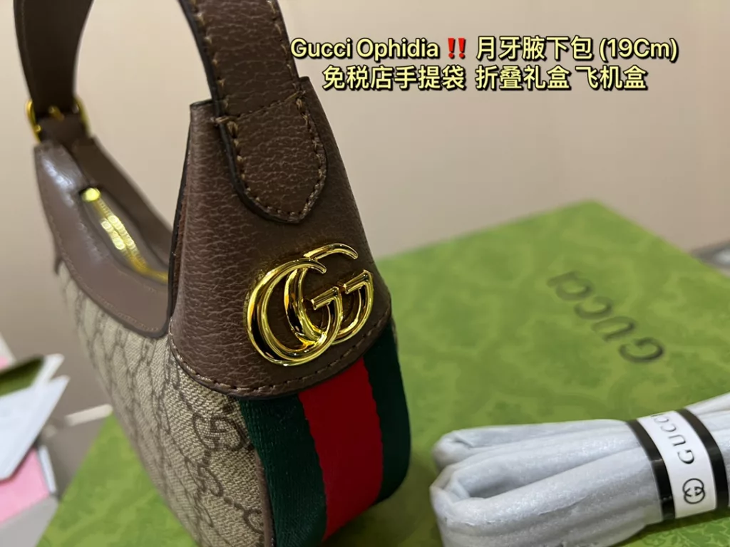 Gucci Ophidia moon underarm bag<br>gift box packaging Gucci small ancient family 🌙 moon armpit bag recommended not chicken 🌕 can be said to be the symbol of the small ancient family can be shoulder armpit shoulder strap can be extended classic locking buckle with the original calf leather paragraph bag appearance rate is very high simply is a tool to wear daily wear very explosive street ❗️ size 19 15cm 