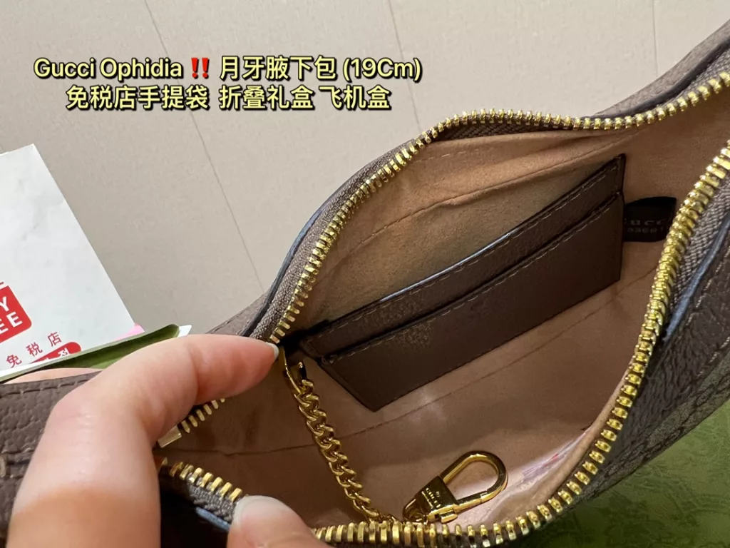 Gucci Ophidia moon underarm bag<br>gift box packaging Gucci small ancient family 🌙 moon armpit bag recommended not chicken 🌕 can be said to be the symbol of the small ancient family can be shoulder armpit shoulder strap can be extended classic locking buckle with the original calf leather paragraph bag appearance rate is very high simply is a tool to wear daily wear very explosive street ❗️ size 19 15cm 