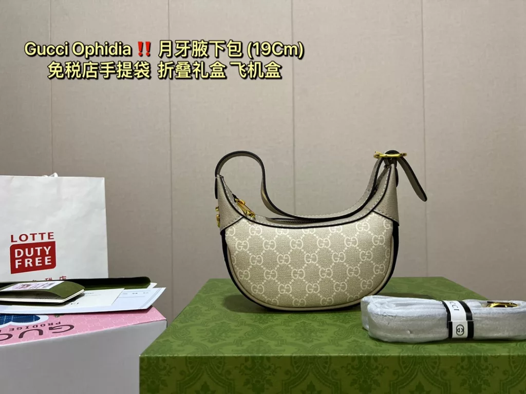 Gucci Ophidia moon underarm bag<br>gift box packaging Gucci small ancient family 🌙 moon armpit bag recommended not chicken 🌕 can be said to be the symbol of the small ancient family can be shoulder armpit shoulder strap can be extended classic locking buckle with the original calf leather paragraph bag appearance rate is very high simply is a tool to wear daily wear very explosive street ❗️ size 19 15cm 