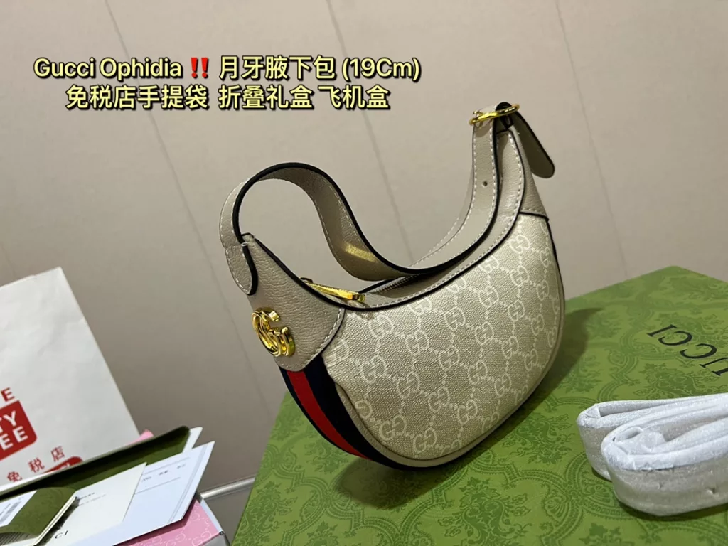 Gucci Ophidia moon underarm bag<br>gift box packaging Gucci small ancient family 🌙 moon armpit bag recommended not chicken 🌕 can be said to be the symbol of the small ancient family can be shoulder armpit shoulder strap can be extended classic locking buckle with the original calf leather paragraph bag appearance rate is very high simply is a tool to wear daily wear very explosive street ❗️ size 19 15cm 