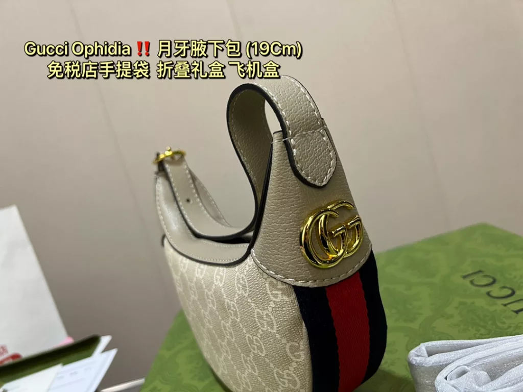 Gucci Ophidia moon underarm bag<br>gift box packaging Gucci small ancient family 🌙 moon armpit bag recommended not chicken 🌕 can be said to be the symbol of the small ancient family can be shoulder armpit shoulder strap can be extended classic locking buckle with the original calf leather paragraph bag appearance rate is very high simply is a tool to wear daily wear very explosive street ❗️ size 19 15cm 