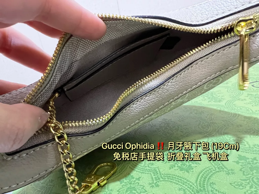 Gucci Ophidia moon underarm bag<br>gift box packaging Gucci small ancient family 🌙 moon armpit bag recommended not chicken 🌕 can be said to be the symbol of the small ancient family can be shoulder armpit shoulder strap can be extended classic locking buckle with the original calf leather paragraph bag appearance rate is very high simply is a tool to wear daily wear very explosive street ❗️ size 19 15cm 