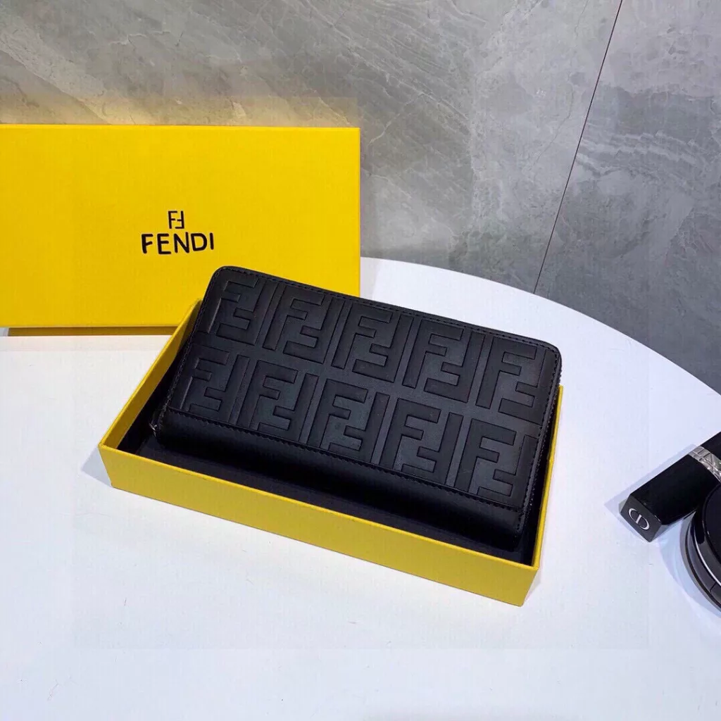 🎀🎀Color Black🎀Size 21x11🎀✨Fendi new men's brushed clutch 💎💎 original cowhide 🐂, first-class feel comparable to the counter genuine 👍, see details 👀 multi-card space large capacity, in stock