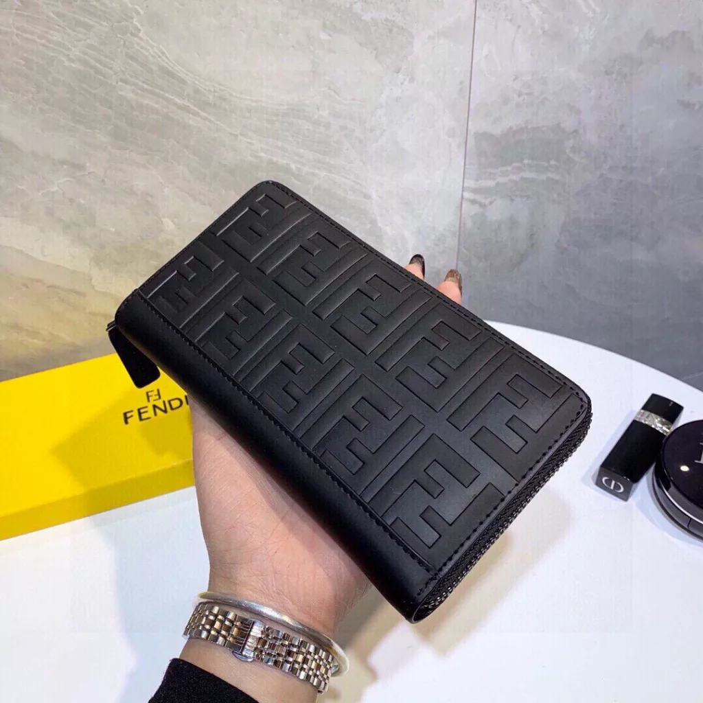 🎀🎀Color Black🎀Size 21x11🎀✨Fendi new men's brushed clutch 💎💎 original cowhide 🐂, first-class feel comparable to the counter genuine 👍, see details 👀 multi-card space large capacity, in stock