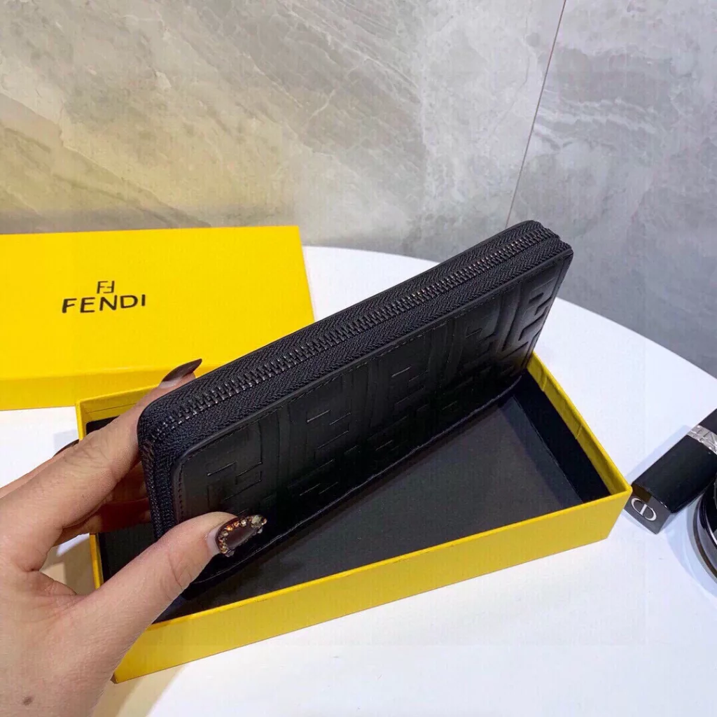 🎀🎀Color Black🎀Size 21x11🎀✨Fendi new men's brushed clutch 💎💎 original cowhide 🐂, first-class feel comparable to the counter genuine 👍, see details 👀 multi-card space large capacity, in stock