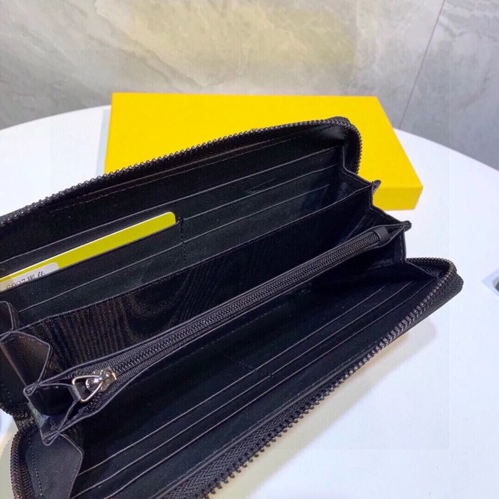 🎀🎀Color Black🎀Size 21x11🎀✨Fendi new men's brushed clutch 💎💎 original cowhide 🐂, first-class feel comparable to the counter genuine 👍, see details 👀 multi-card space large capacity, in stock