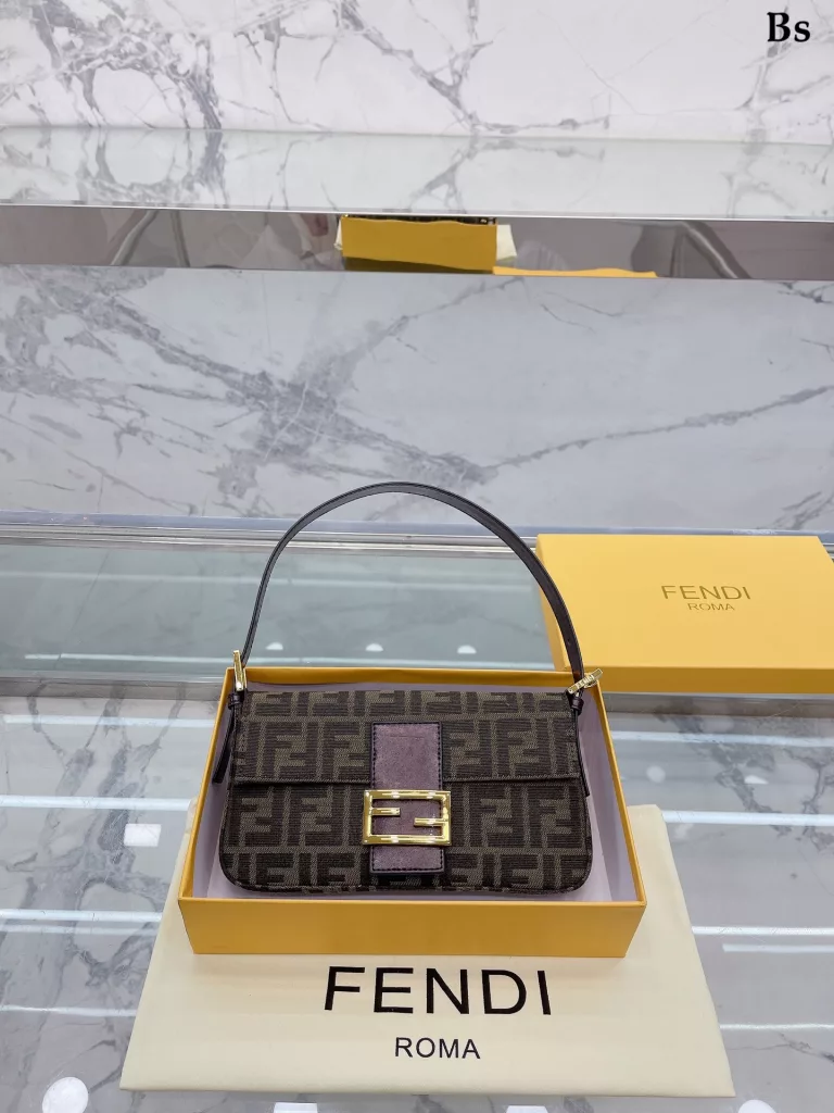 Fendi Vintage baguette bag<br>2023 Milan Fashion Week street photography, the trendsetters carry the most bags is probably Fendi Fendi this underarm bag classic fabric has a lazy street style. Qi Wei, Rosie and other celebrities will also carry daily street. Size: 25 15cm (gift box 🎁 packaging)