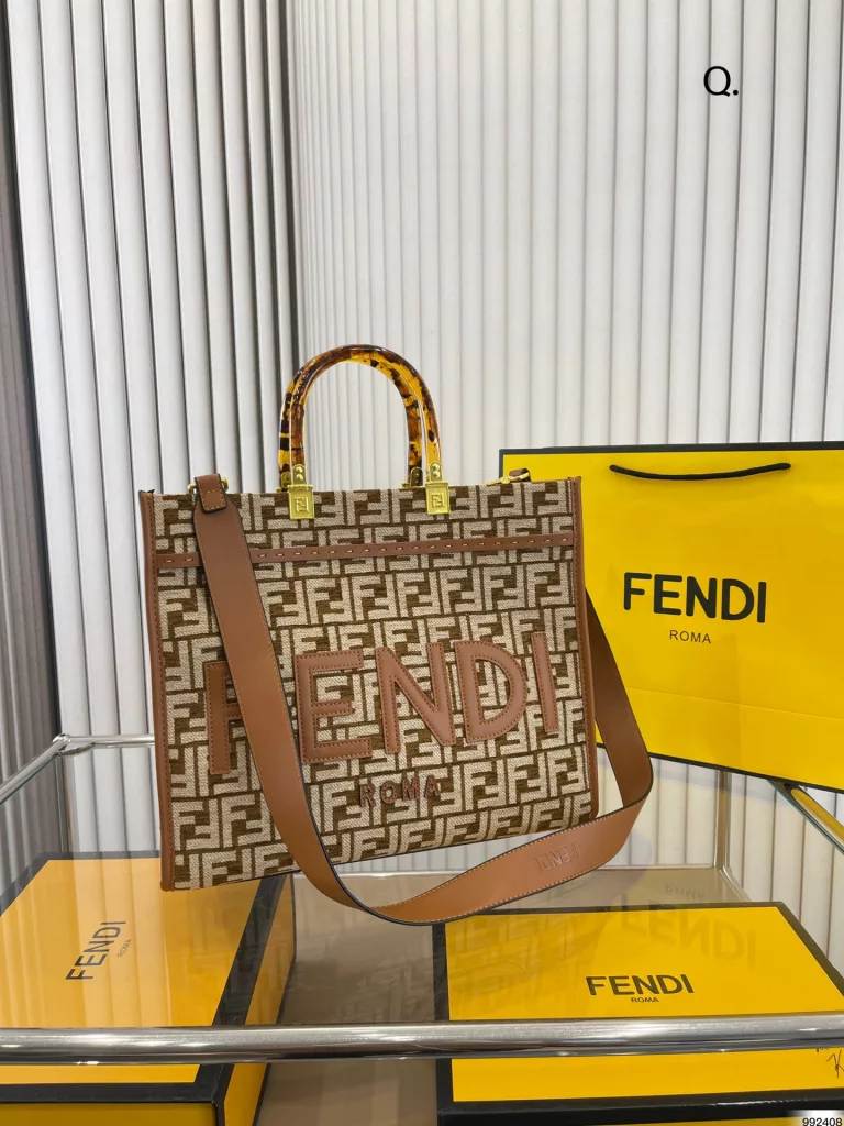 fendi Fendi Tootsie bag<br>High-value tide cool<br>Fashion girl must have<br>Suitable for daily commuting out on the street<br>Size 35 30