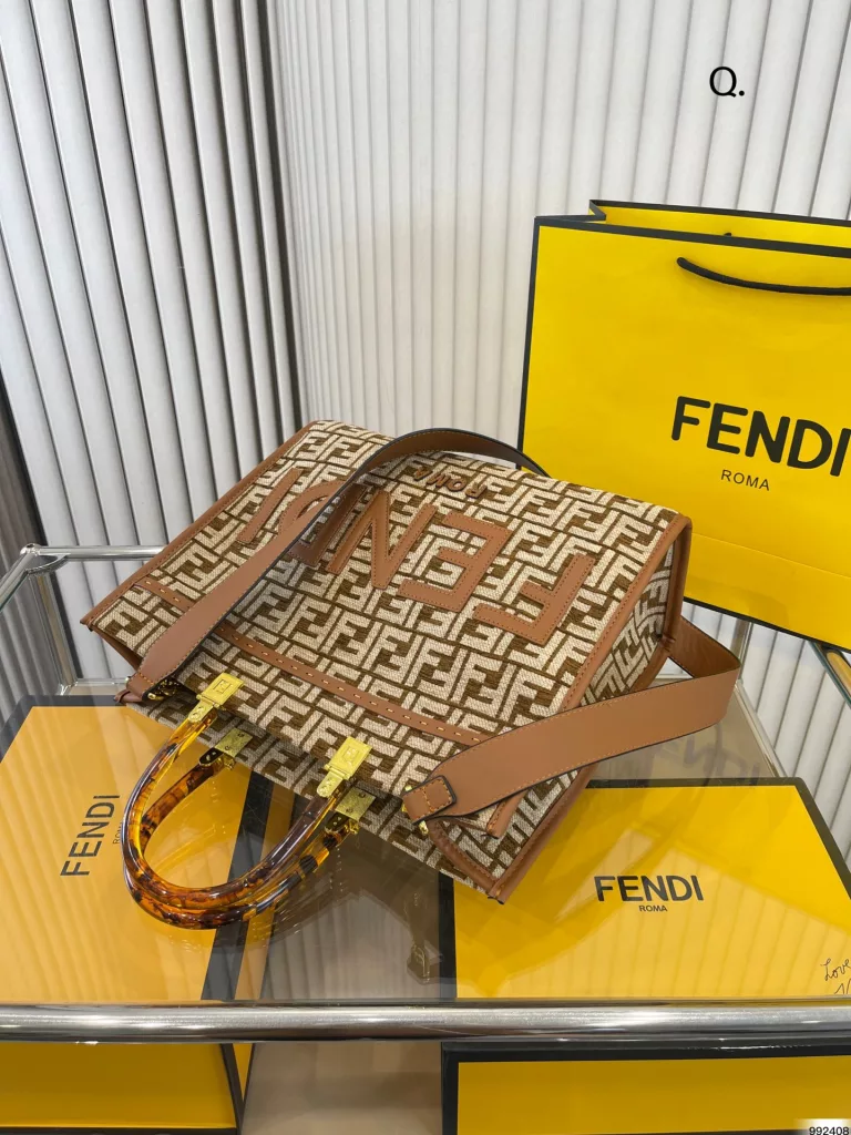 fendi Fendi Tootsie bag<br>High-value tide cool<br>Fashion girl must have<br>Suitable for daily commuting out on the street<br>Size 35 30