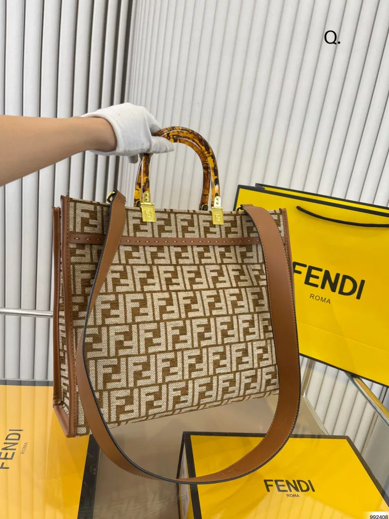 fendi Fendi Tootsie bag<br>High-value tide cool<br>Fashion girl must have<br>Suitable for daily commuting out on the street<br>Size 35 30