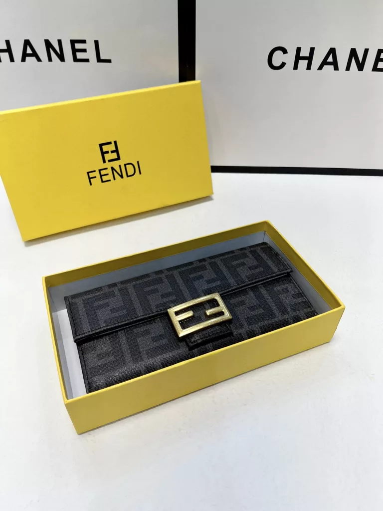 🎀🎀 Color Black Brown 🎀 Size 19x10🎀 Fendi 🆕🆕 First layer cowhide leather custom hardware Must-have long wallet superb quality 👍 Hand feeling first-class 👍