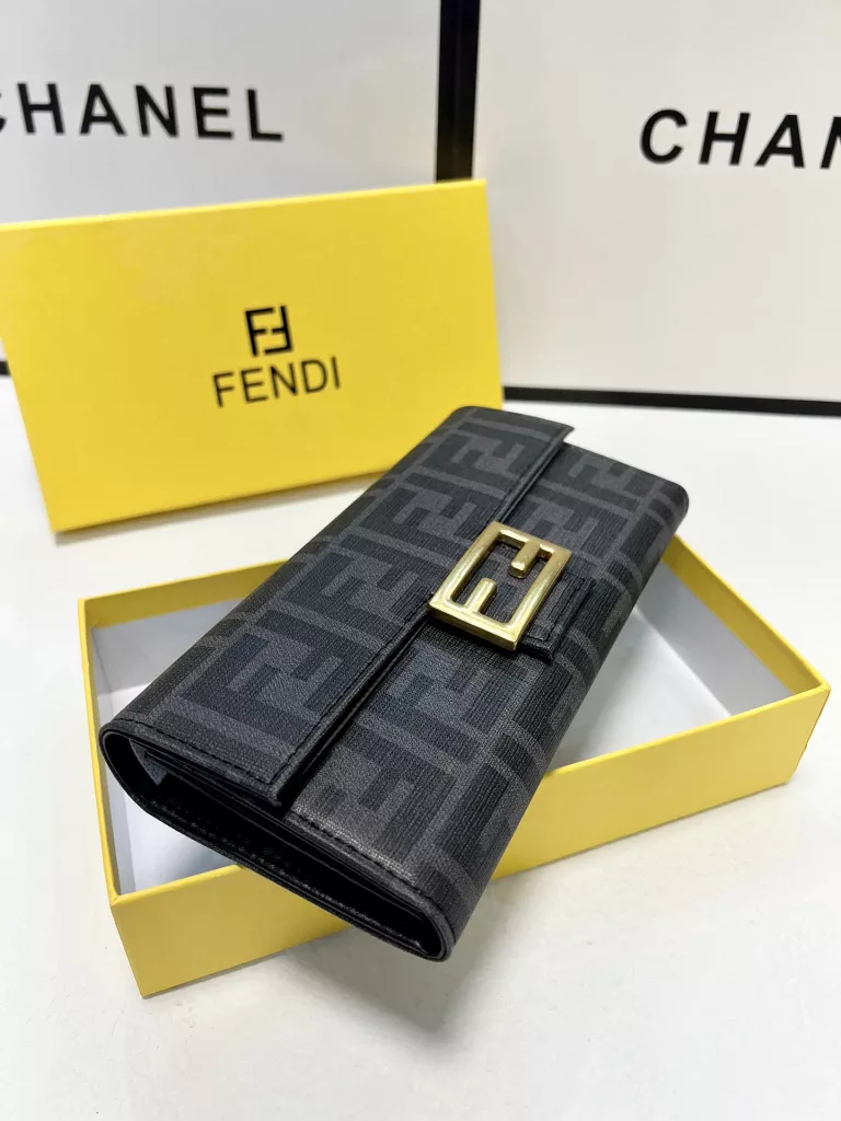 🎀🎀 Color Black Brown 🎀 Size 19x10🎀 Fendi 🆕🆕 First layer cowhide leather custom hardware Must-have long wallet superb quality 👍 Hand feeling first-class 👍