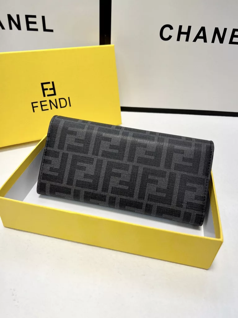 🎀🎀 Color Black Brown 🎀 Size 19x10🎀 Fendi 🆕🆕 First layer cowhide leather custom hardware Must-have long wallet superb quality 👍 Hand feeling first-class 👍