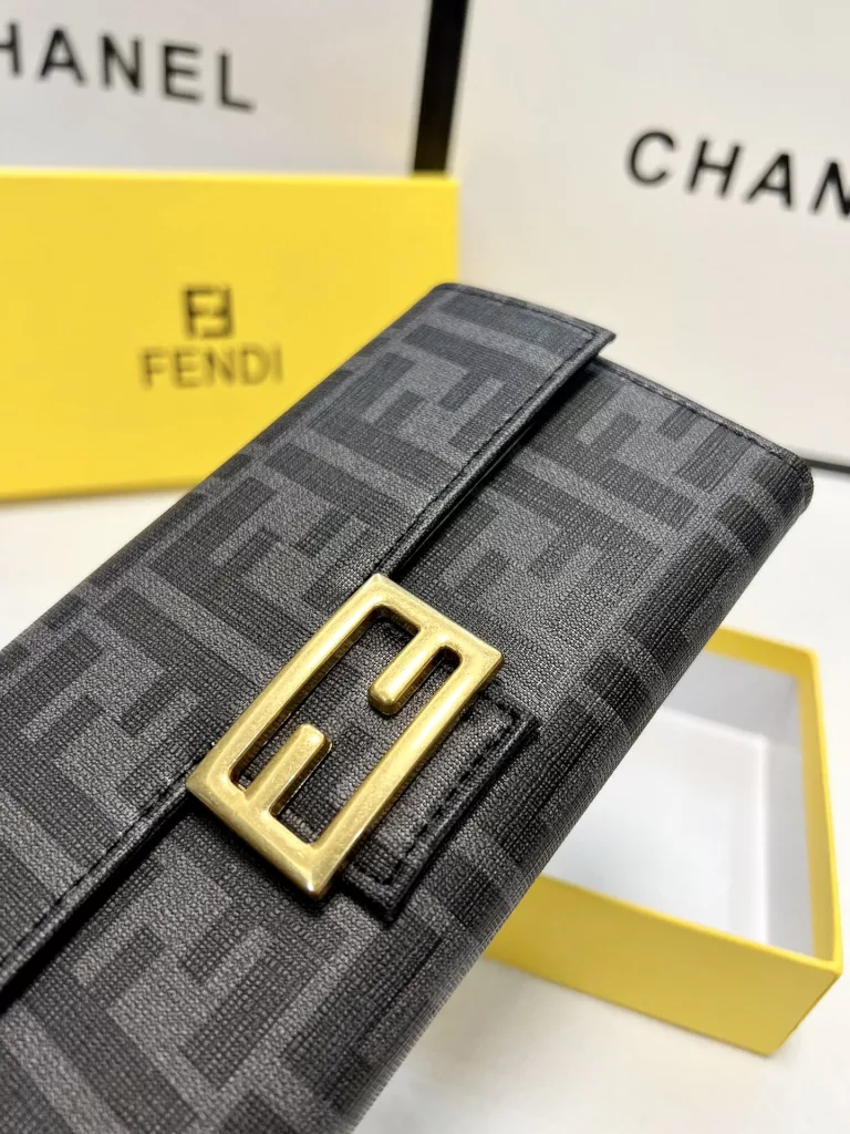 🎀🎀 Color Black Brown 🎀 Size 19x10🎀 Fendi 🆕🆕 First layer cowhide leather custom hardware Must-have long wallet superb quality 👍 Hand feeling first-class 👍