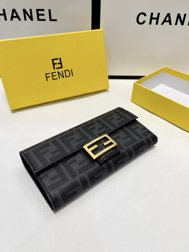 🎀🎀 Color Black Brown 🎀 Size 19x10🎀 Fendi 🆕🆕 First layer cowhide leather custom hardware Must-have long wallet superb quality 👍 Hand feeling first-class 👍