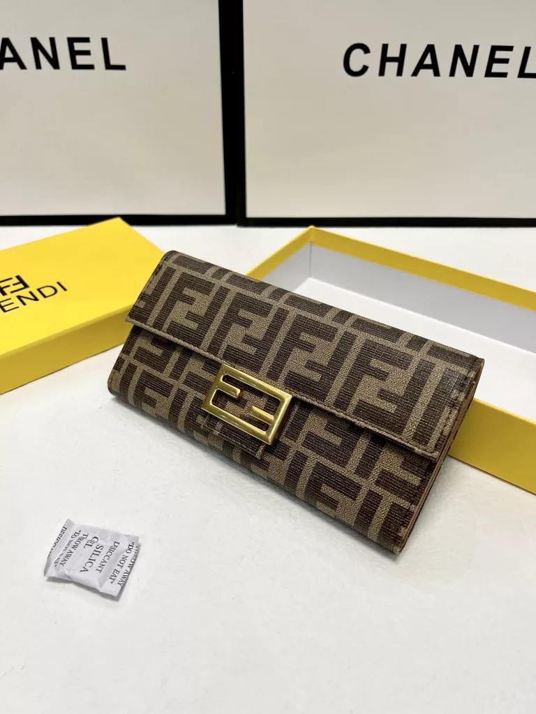 🎀🎀 Color Black Brown 🎀 Size 19x10🎀 Fendi 🆕🆕 First layer cowhide leather custom hardware Must-have long wallet superb quality 👍 Hand feeling first-class 👍